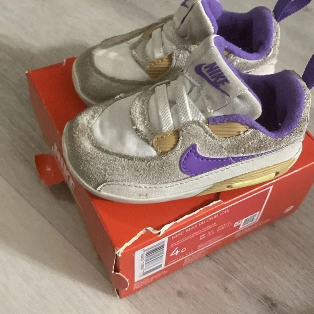 Nike Crib Airmax 90 "White/Action Grape Phantom/Bourgogne" Toddler shoes- Size 4